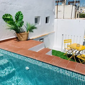 https://tu-casa-con-piscina-privada-en-el-centro.es-andalucia.com